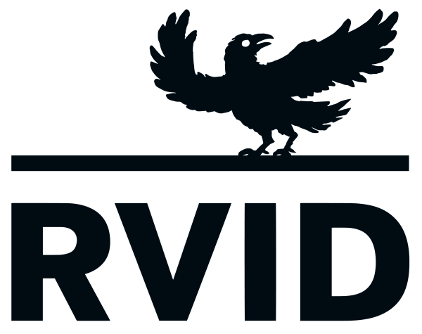 En stiliserad kråkfågel på en pinne